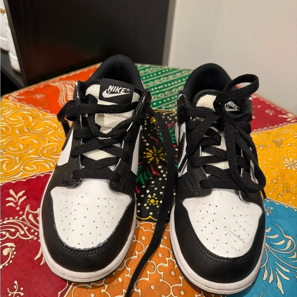 Nike Panda Dunks - Picture 2 of 5